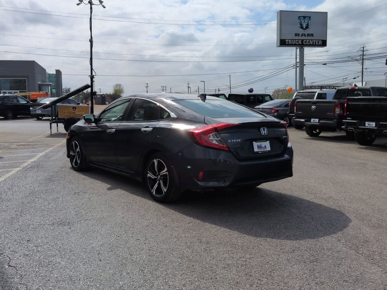 Used 2018 Honda Civic Touring image 6