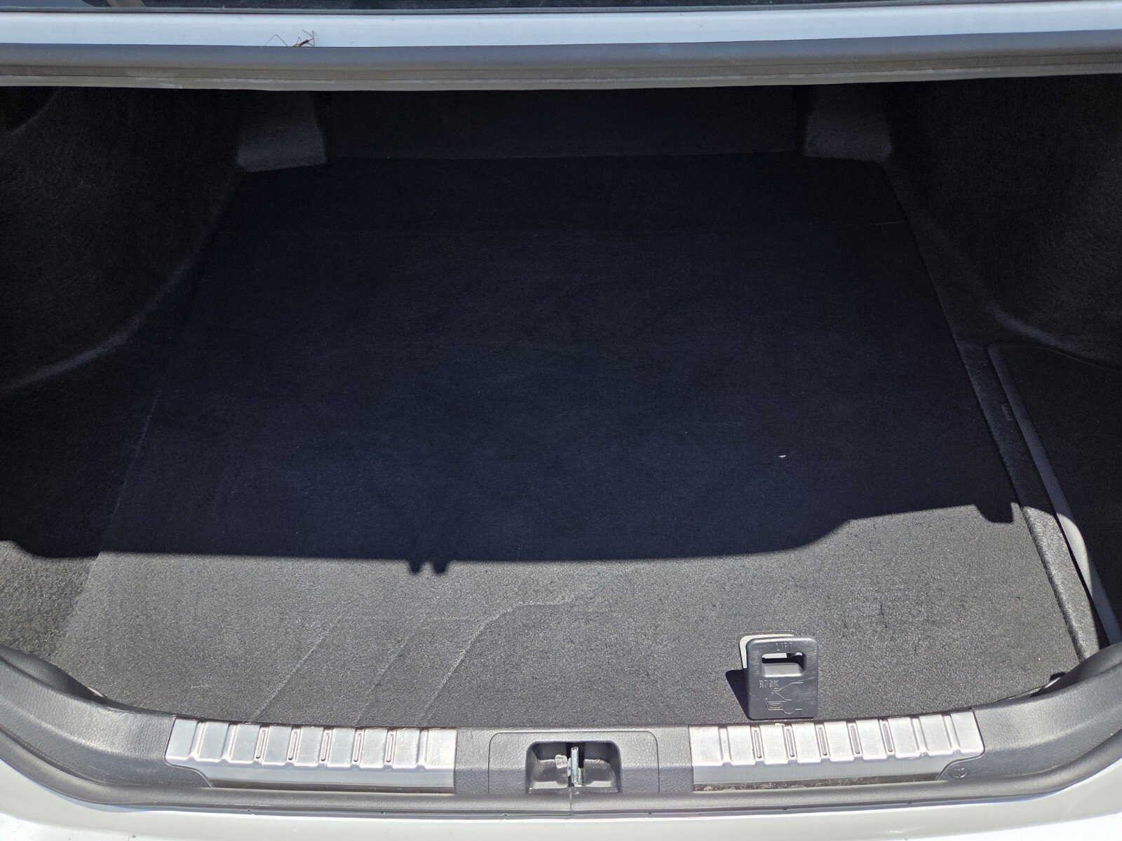 Used 2025 Toyota Camry XSE FWD image 9