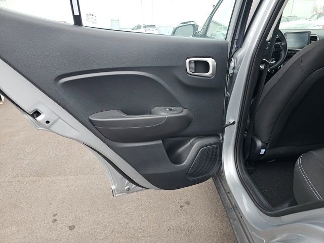 Used 2023 Hyundai Venue SEL image 17