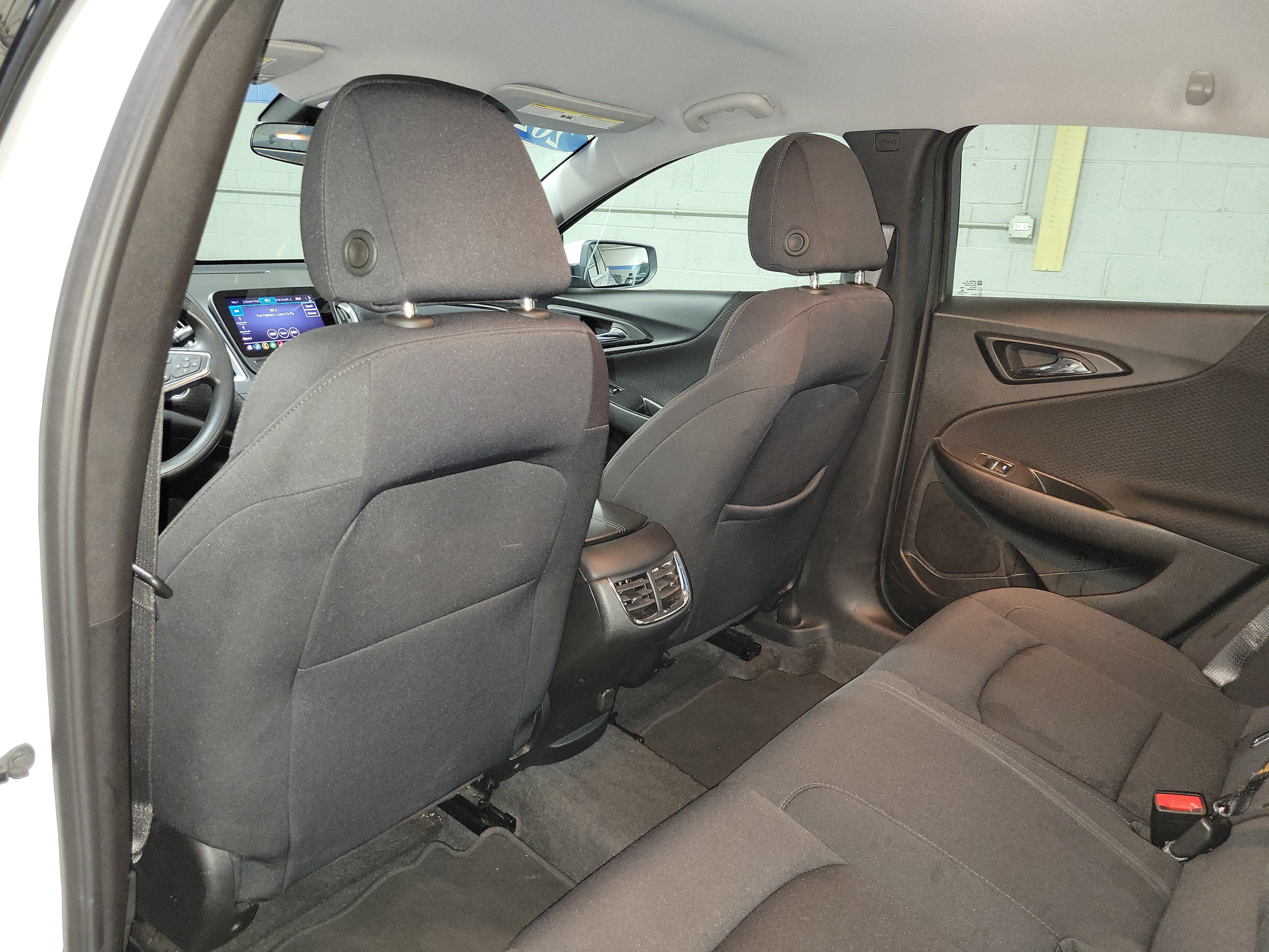 Used 2025 Chevrolet Malibu LT FWD image 16