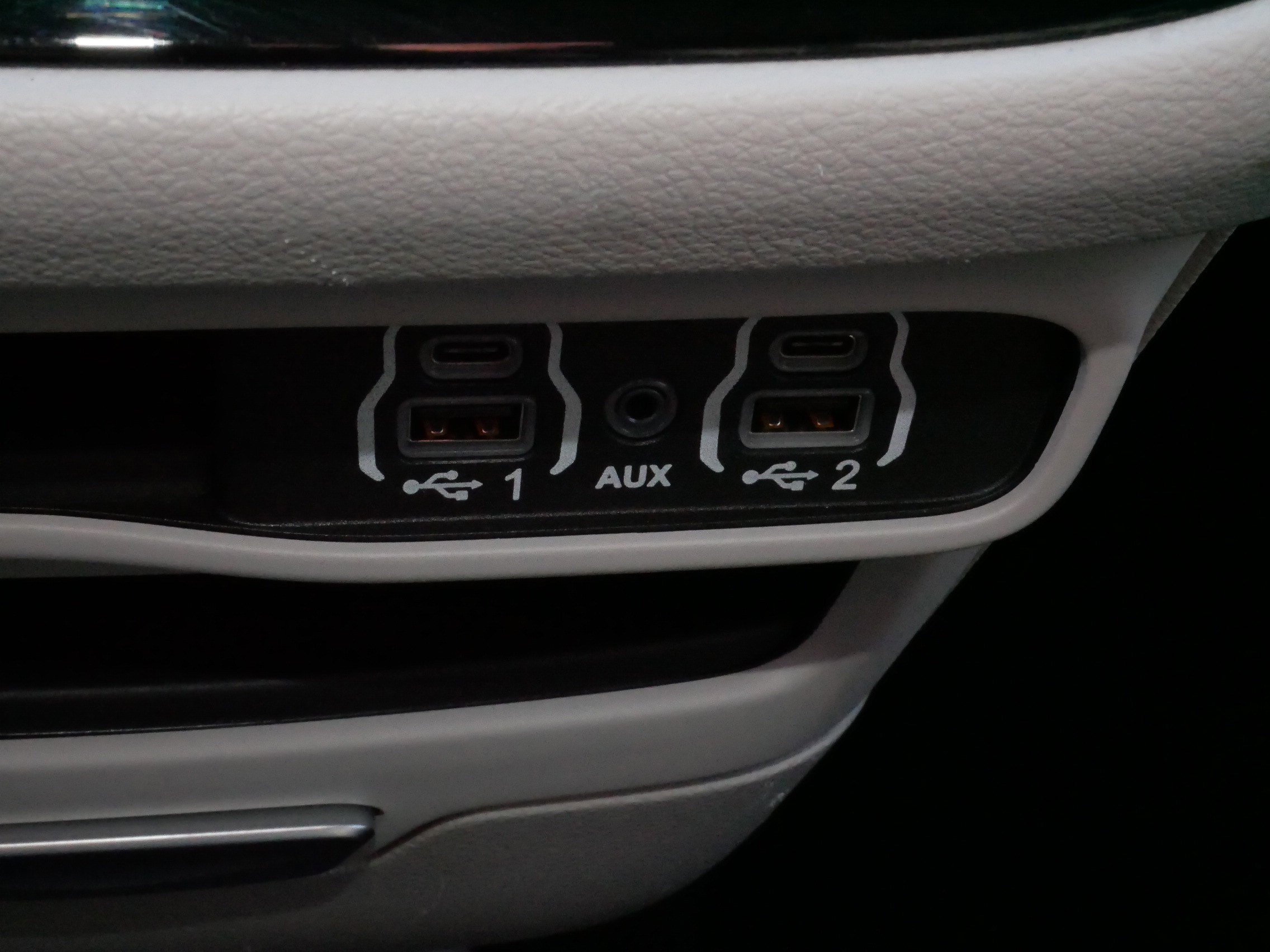 Used 2024 Chrysler Pacifica Touring-L FWD image 27