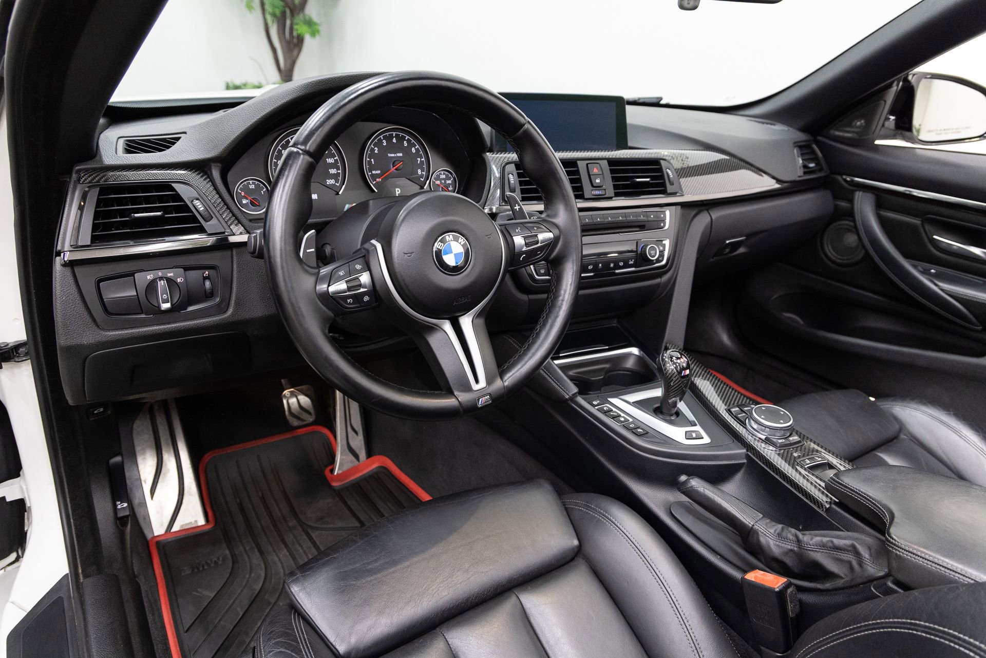Used 2015 BMW M4 Convertible image 6