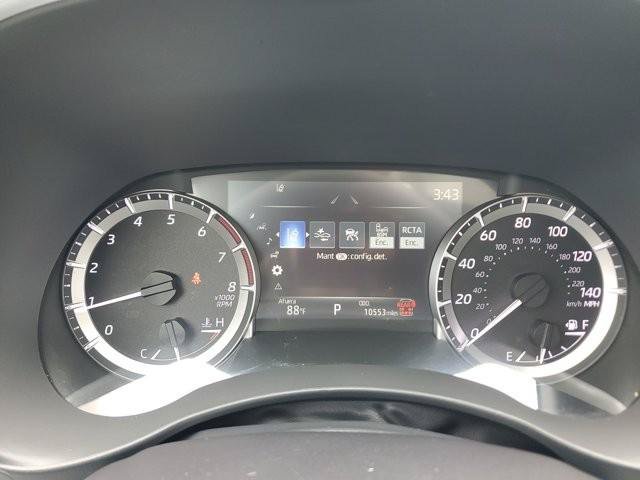 Used 2025 Toyota Highlander XLE FWD image 27