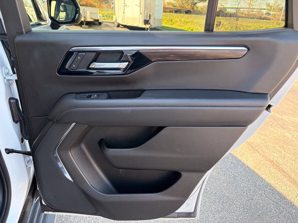Used 2025 Chevrolet Tahoe LT AWD/4WD image 27