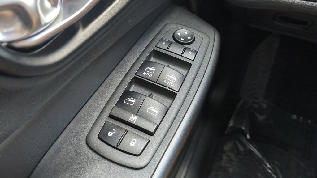 Used 2022 Jeep Cherokee Trailhawk w/ Technology Group B AWD/4WD image 19
