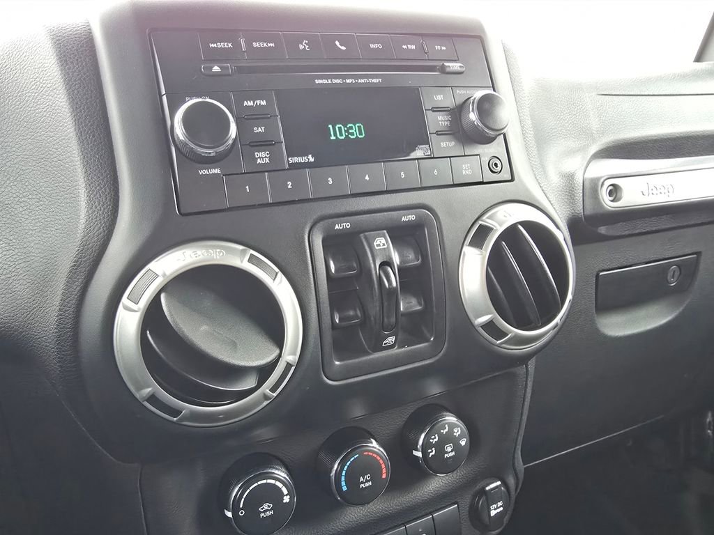 Used 2017 Jeep Wrangler Unlimited Sahara w/ Connectivity Group image 24