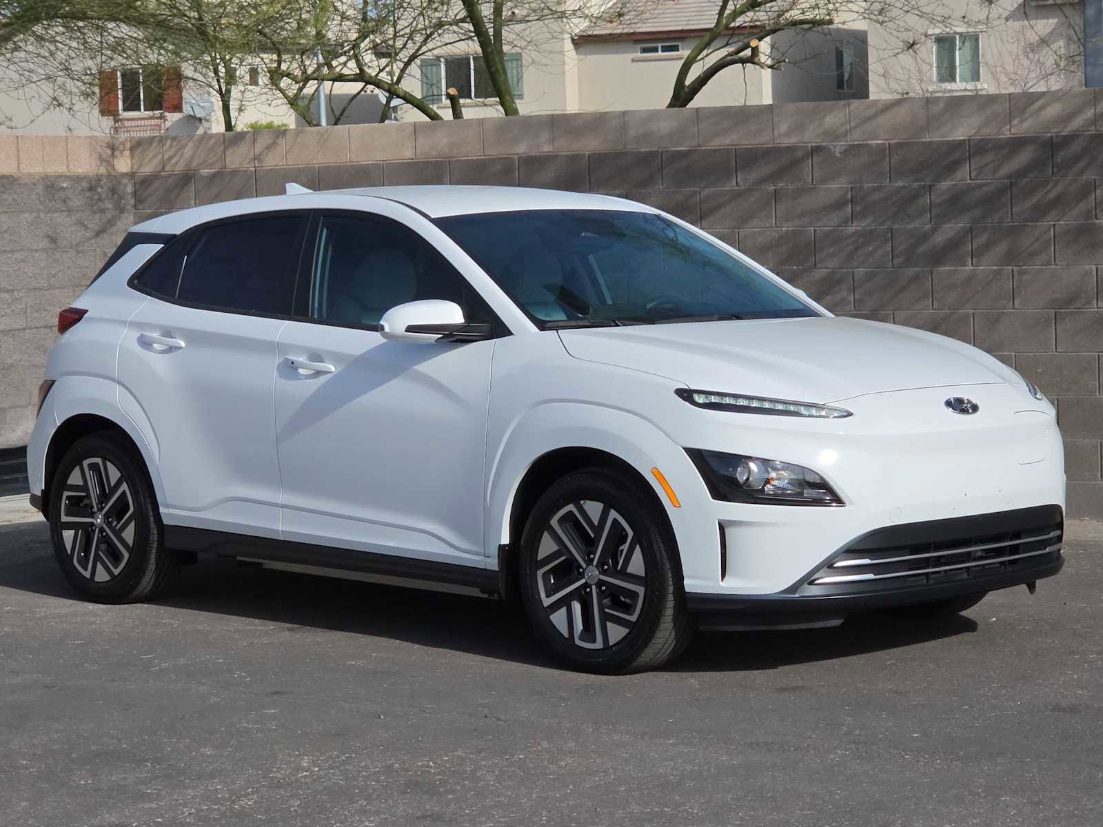 Used 2023 Hyundai Kona SE image 3