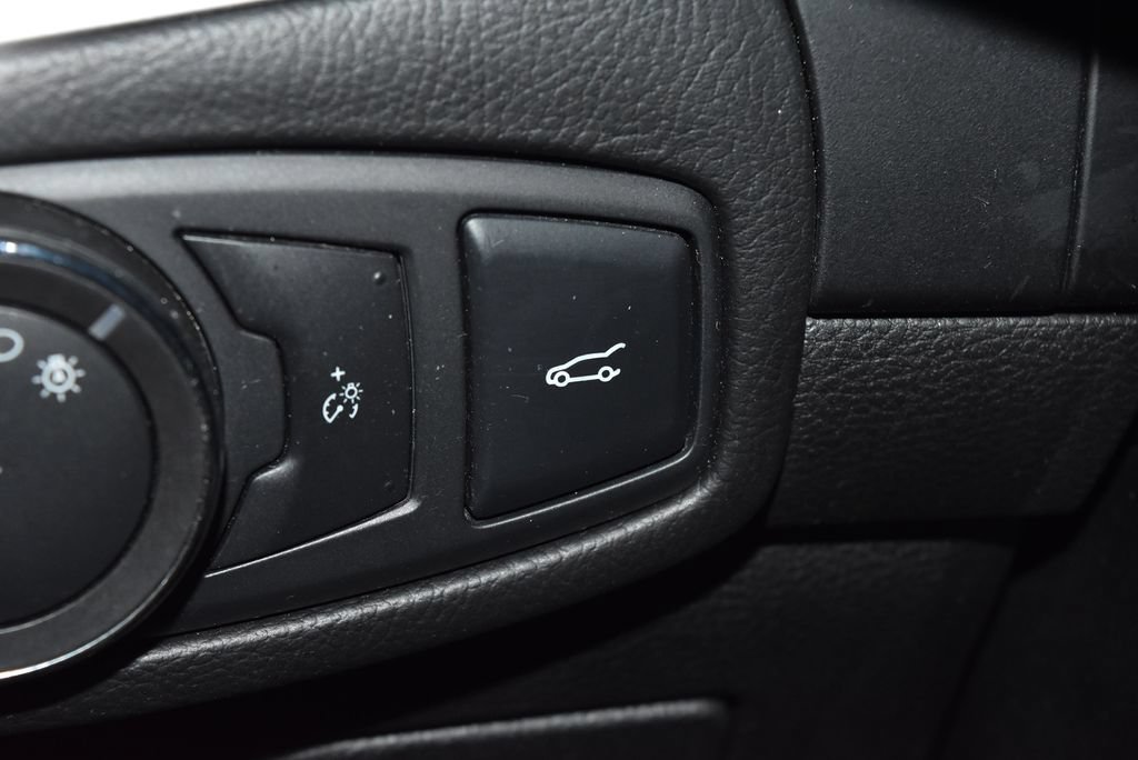 Used 2016 Ford Edge Titanium FWD image 18