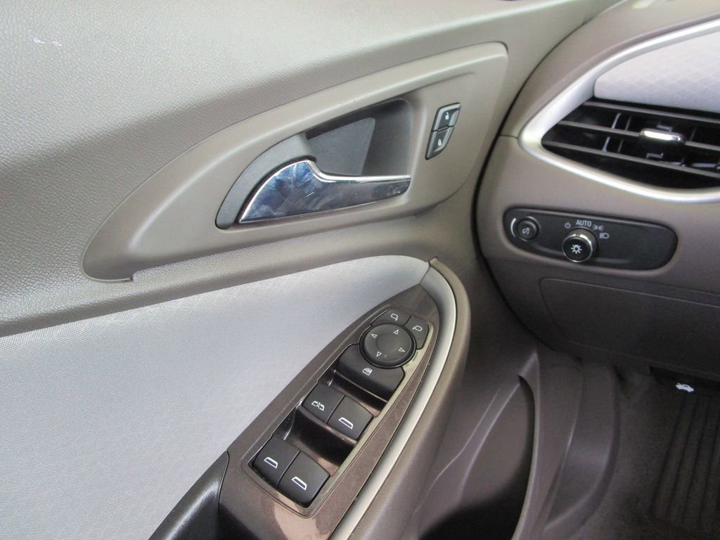 Used 2025 Chevrolet Malibu LT image 35