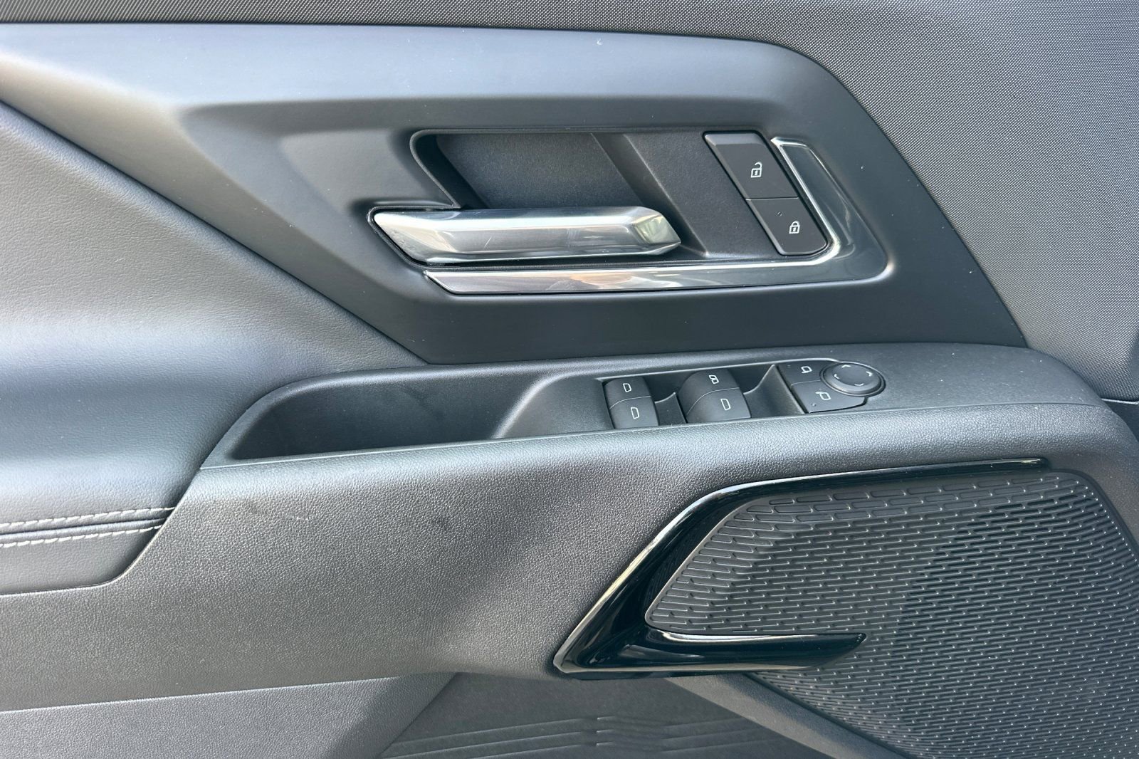 Used 2026 Chevrolet Silverado EV LT image 11