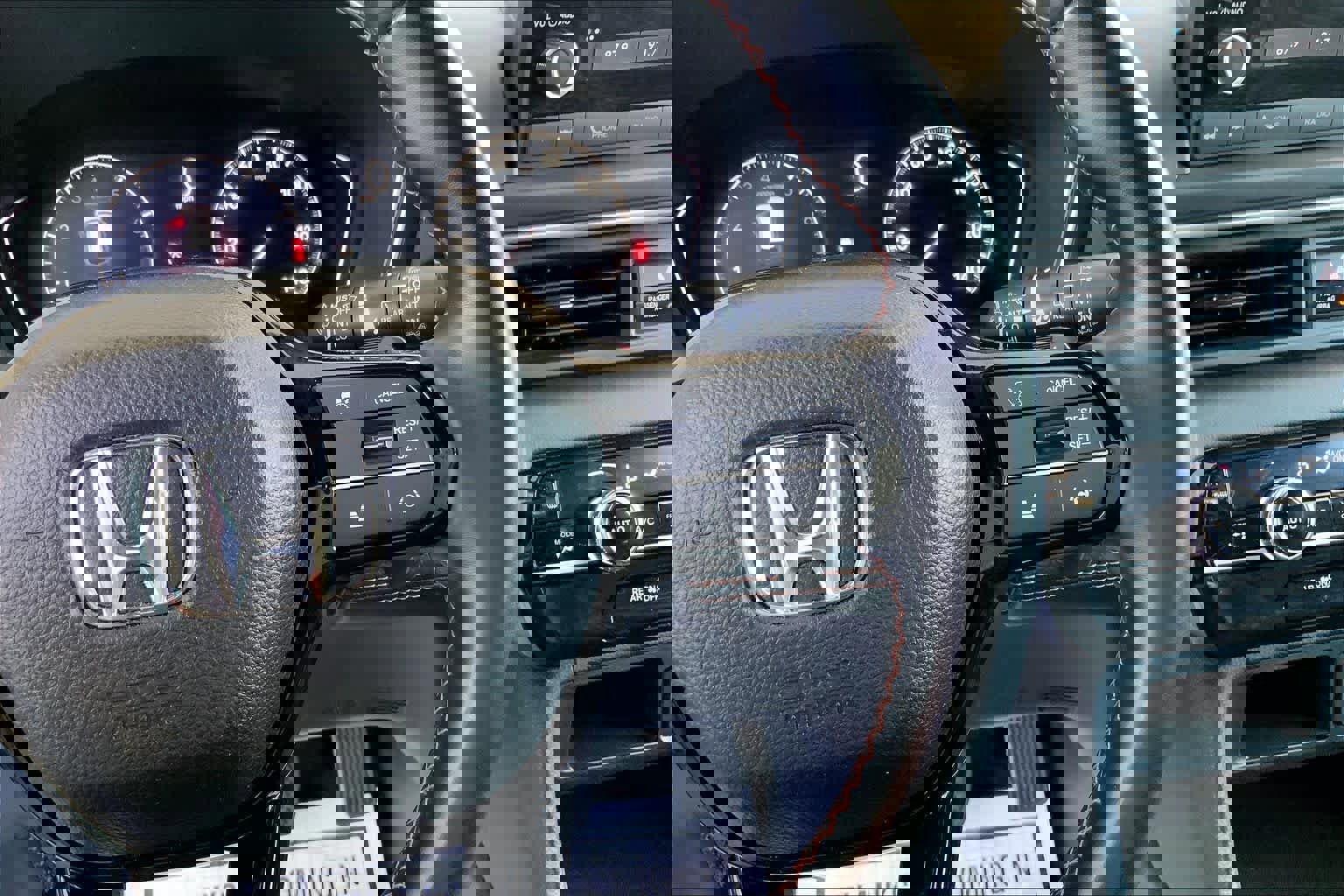 Used 2025 Honda Pilot Sport image 25