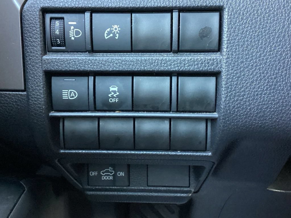 Used 2024 Toyota Tacoma SR5 AWD/4WD image 21