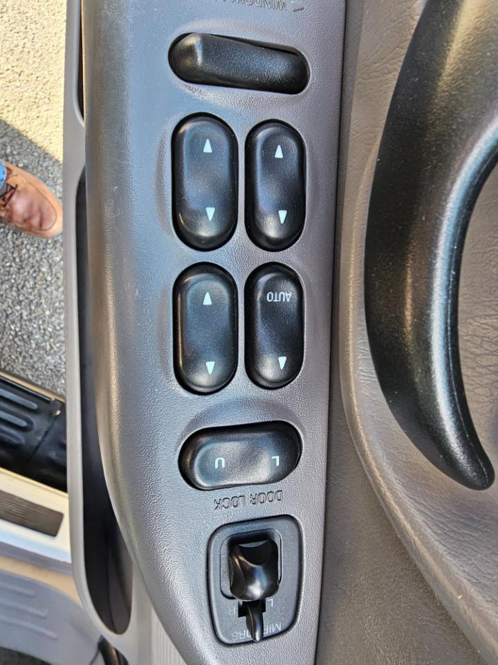 Used 2001 Ford F150 XLT image 29