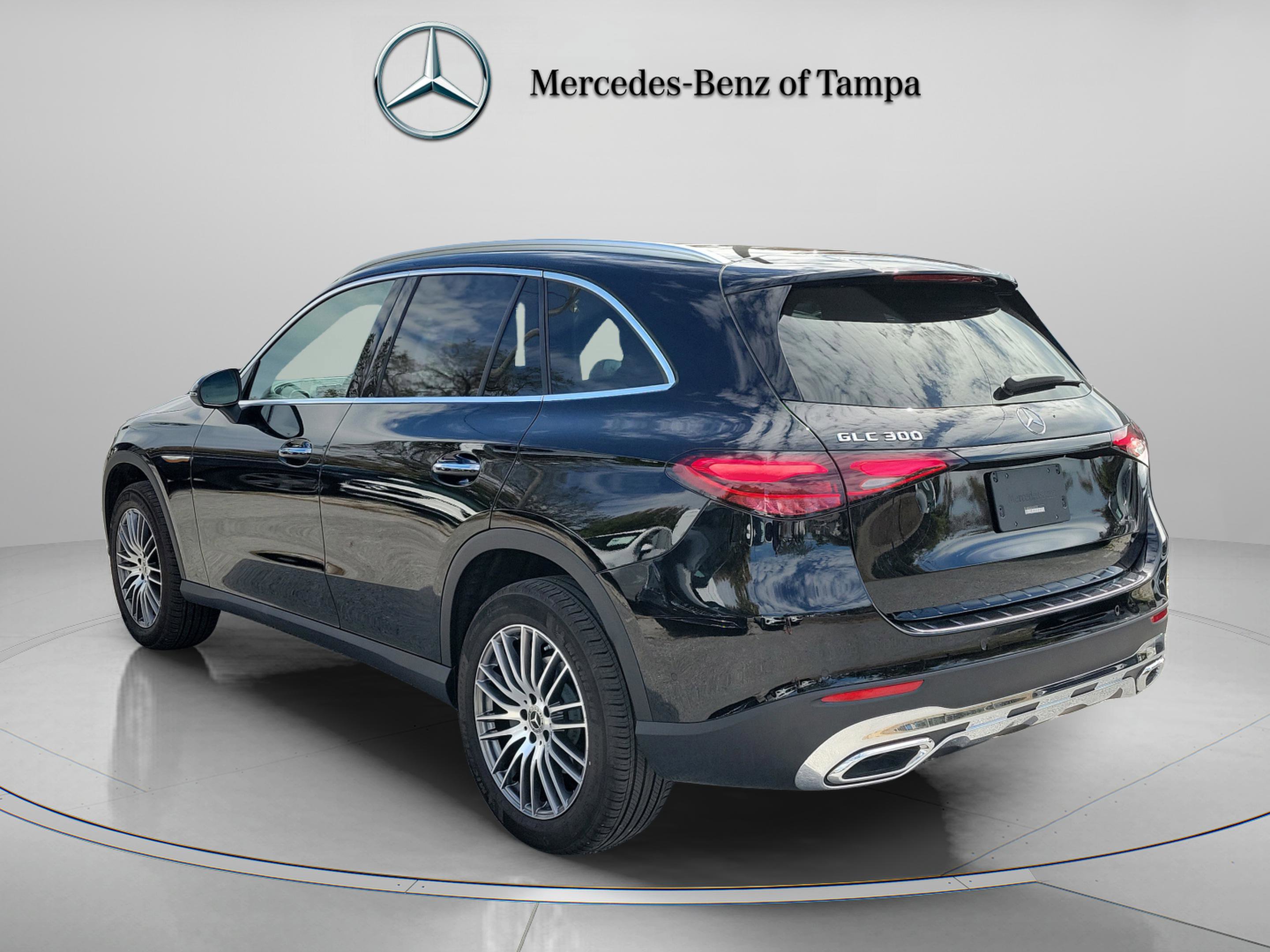 Used 2026 Mercedes-Benz GLC 300 image 3