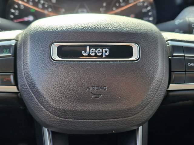 Used 2024 Jeep Compass Latitude image 25
