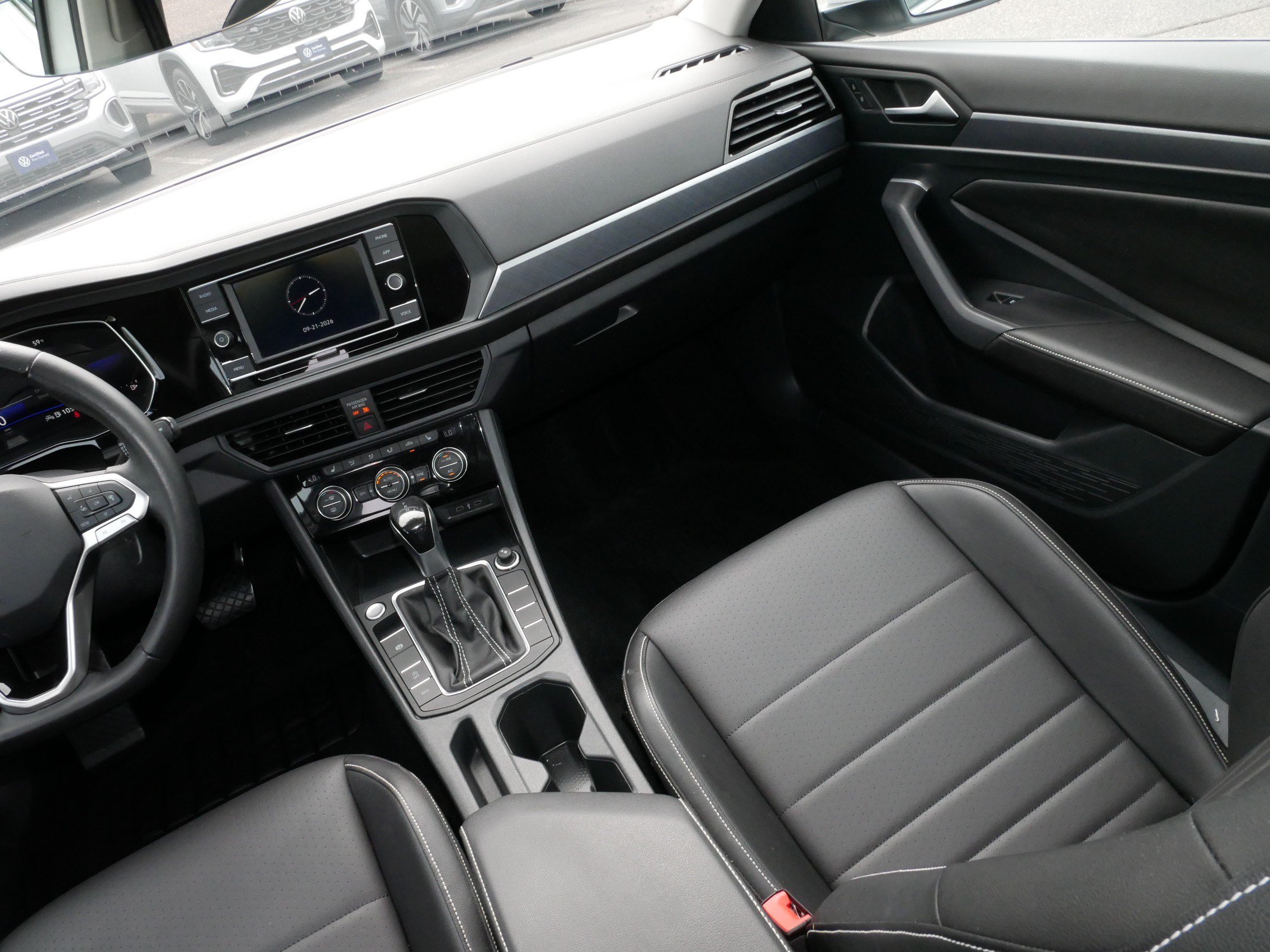 Certified 2023 Volkswagen Jetta SE w/ Panoramic Sunroof Package FWD image 11