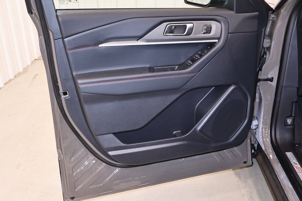 New 2026 Ford Explorer ST-Line w/ ST-Line Street Pack image 10