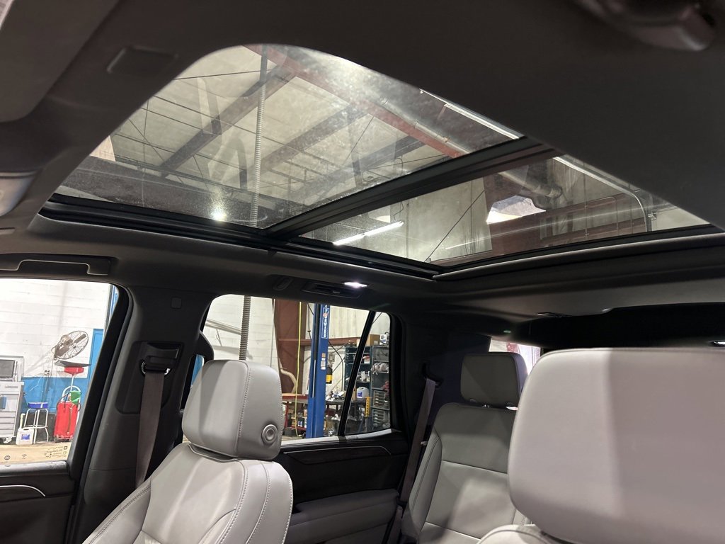 Used 2021 Chevrolet Tahoe LT w/ LT Signature Package image 3