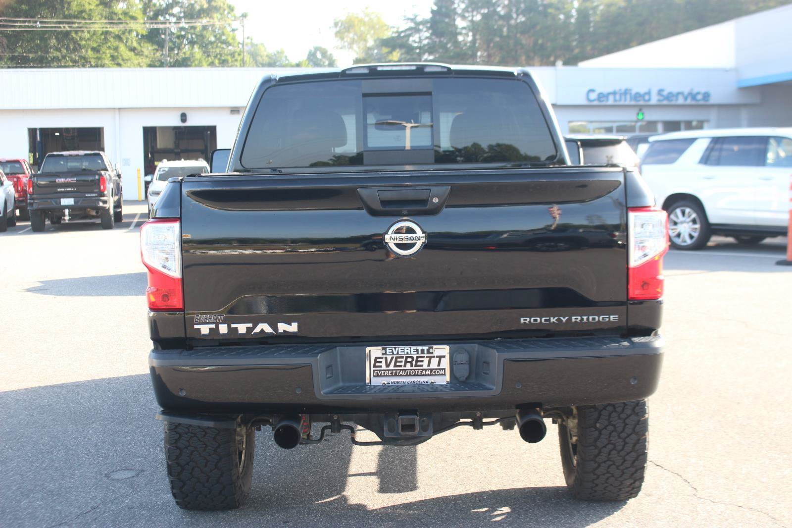 Used 2021 Nissan Titan SV w/ SV Convenience Package AWD/4WD image 6