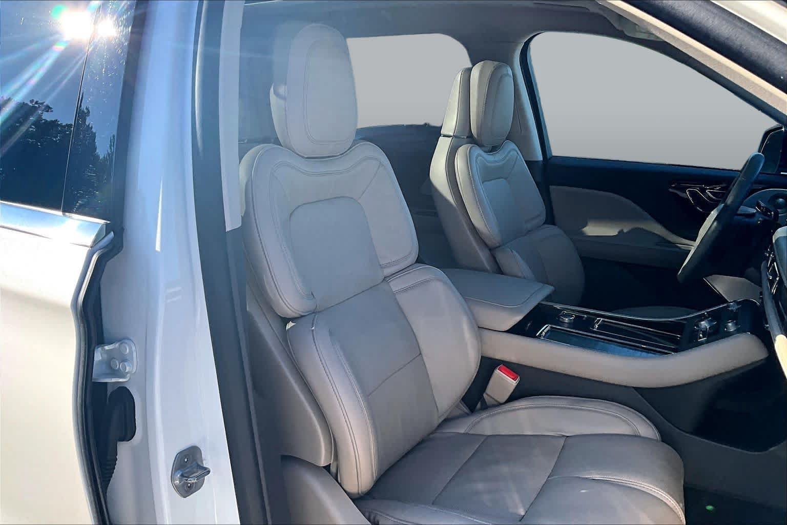 Used 2023 Lincoln Aviator Grand Touring w/ Equipment Group 301A AWD/4WD image 8