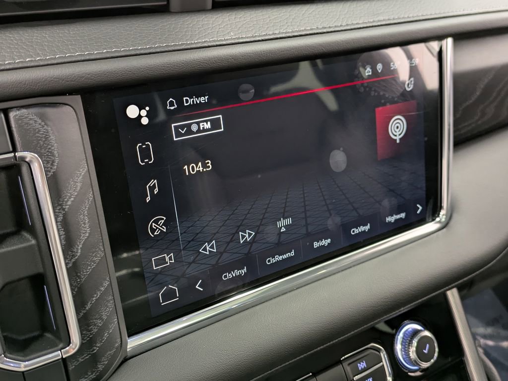 Used 2023 GMC Yukon Denali w/ Advanced Technology Package image 12