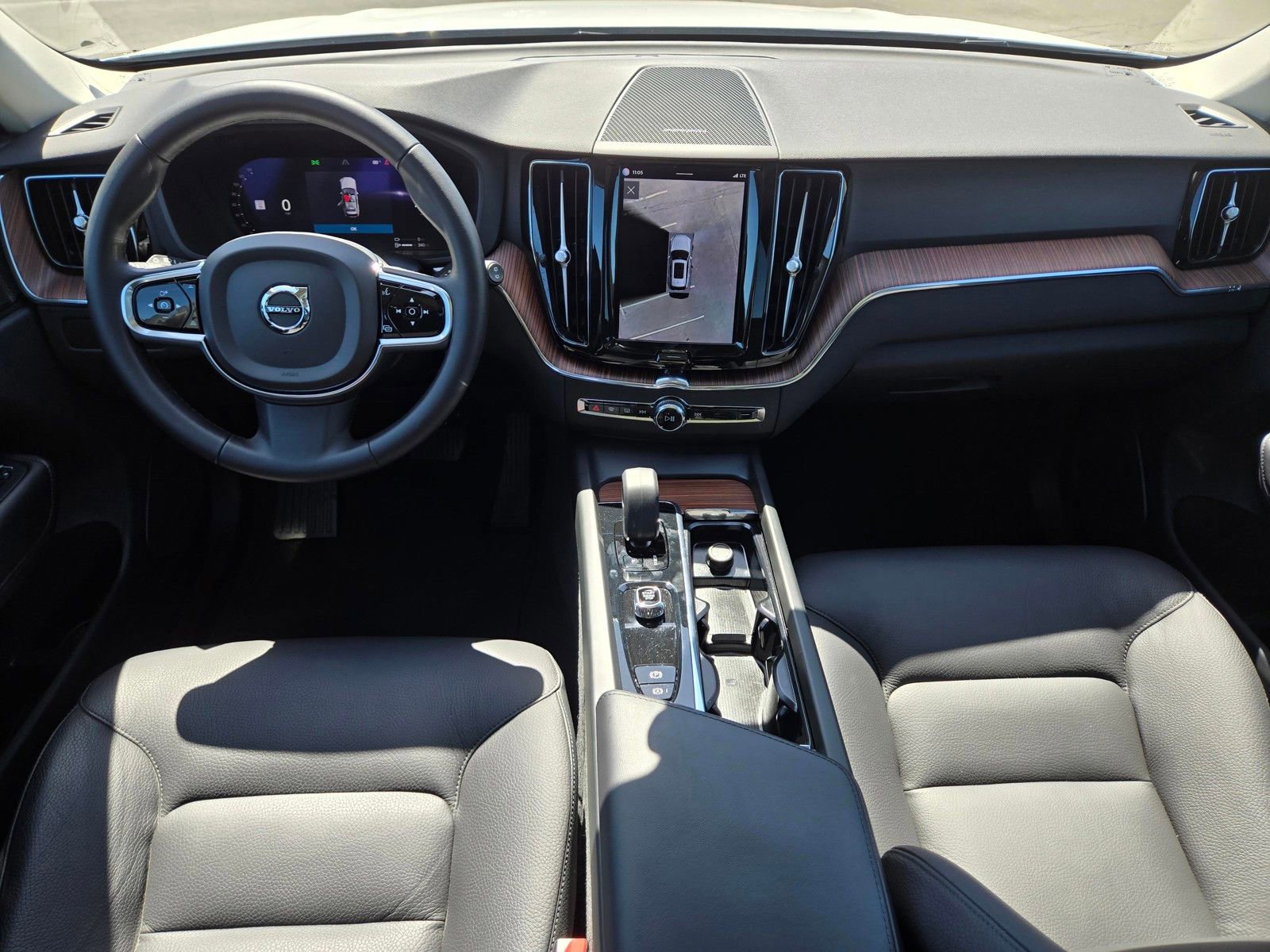 Used 2023 Volvo XC60 T8 Plus AWD/4WD image 17