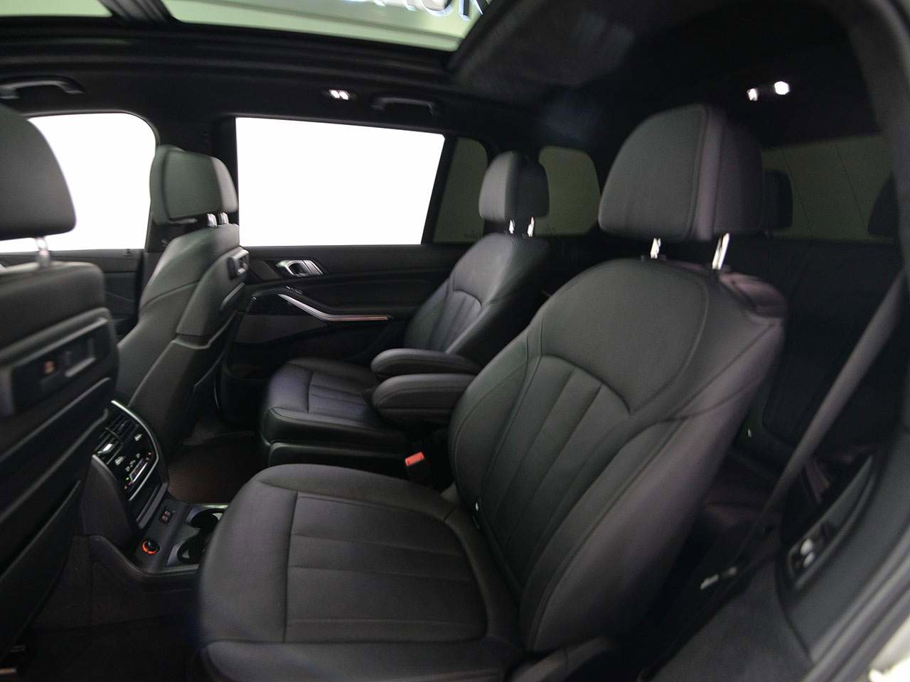 Used 2022 BMW X7 M50i image 12