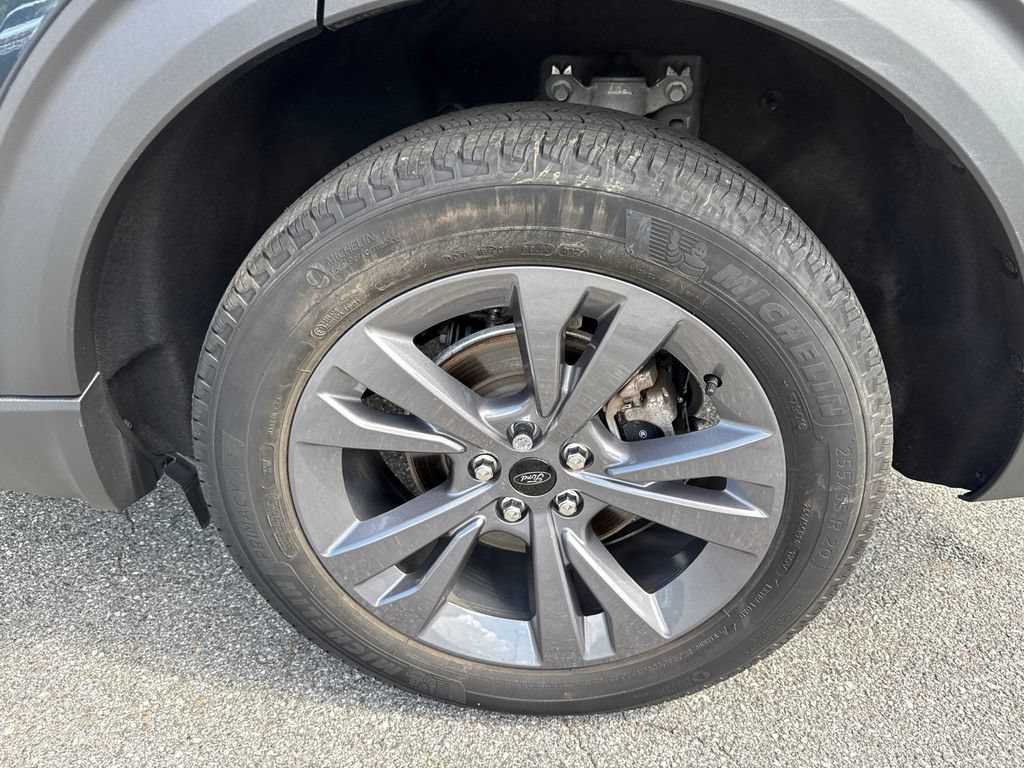 Used 2024 Ford Explorer XLT w/ Equipment Group 202A AWD/4WD image 19