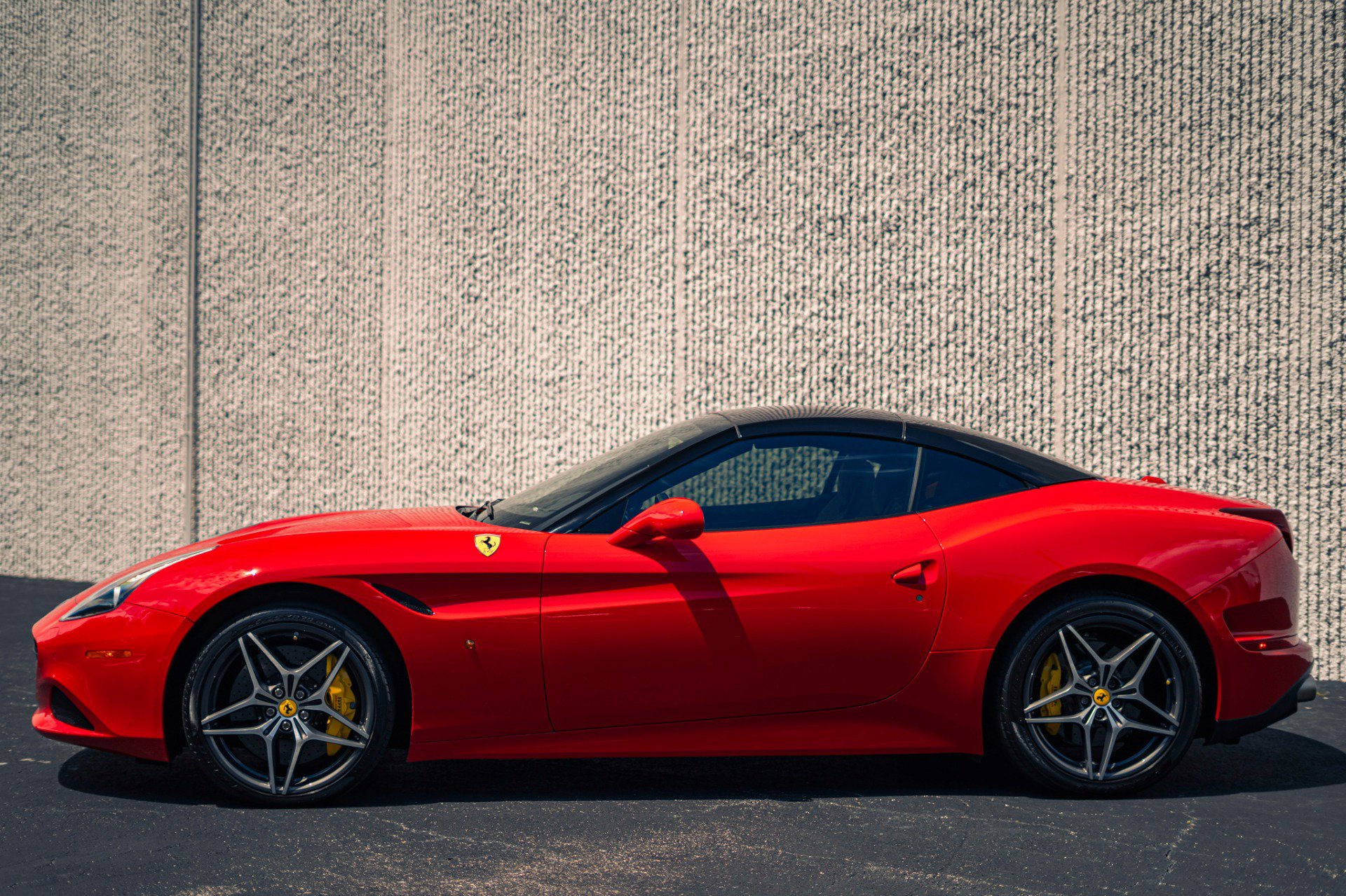 Used 2016 Ferrari California T RWD image 28