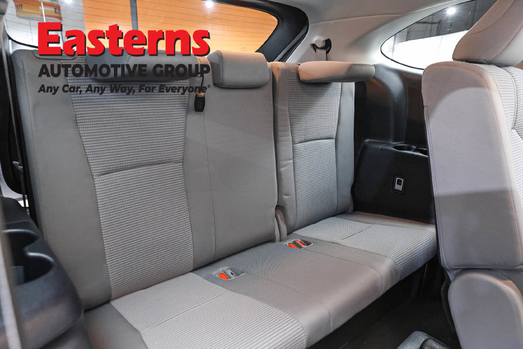 Used 2020 Toyota Highlander LE FWD image 27
