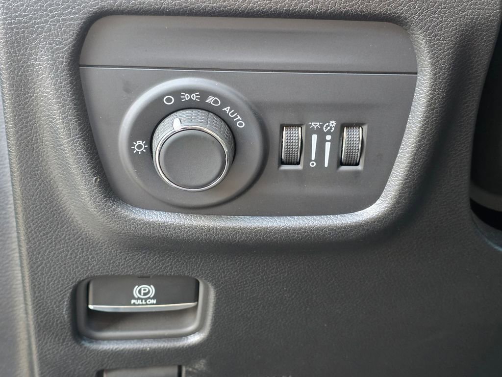 Used 2024 Jeep Grand Cherokee L Altitude image 13