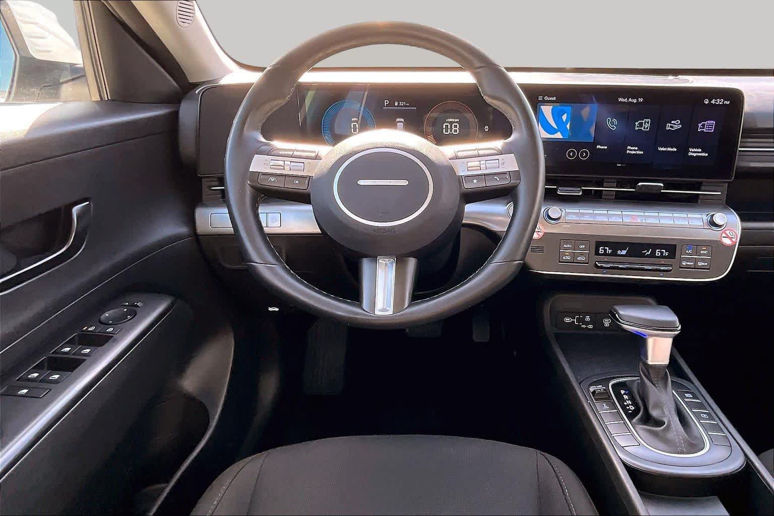 Certified 2025 Hyundai Kona SEL AWD/4WD image 6