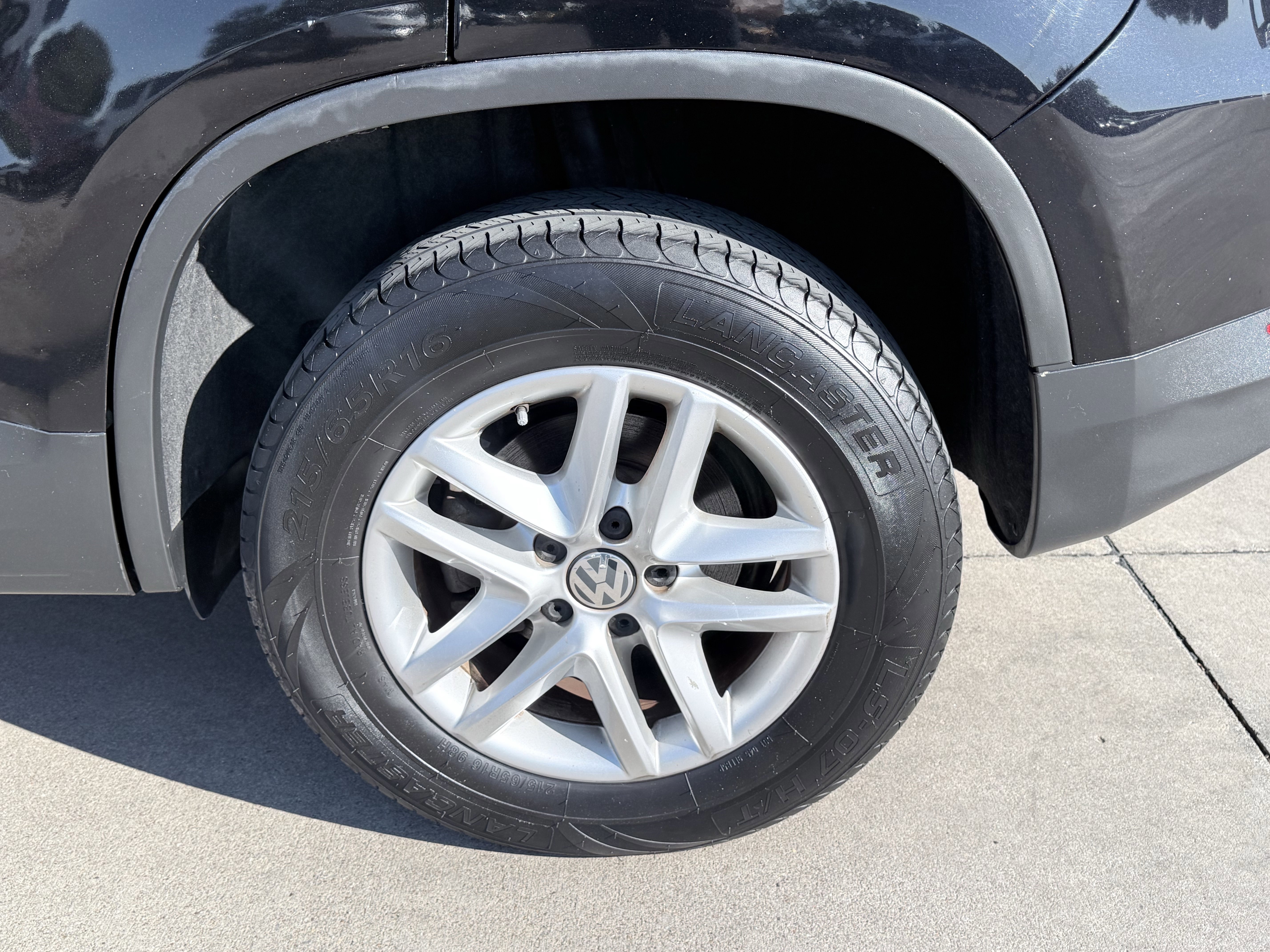 Used 2011 Volkswagen Tiguan S image 10