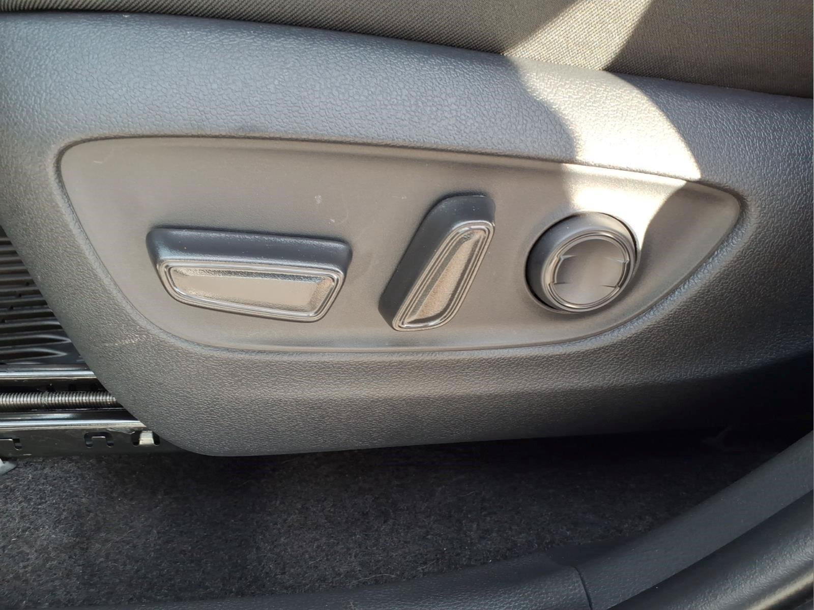 Used 2025 Toyota RAV4 XLE w/ Convenience Package AWD/4WD image 18