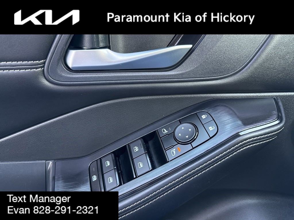 Used 2023 Nissan Rogue SV w/ SV Premium B Package image 28