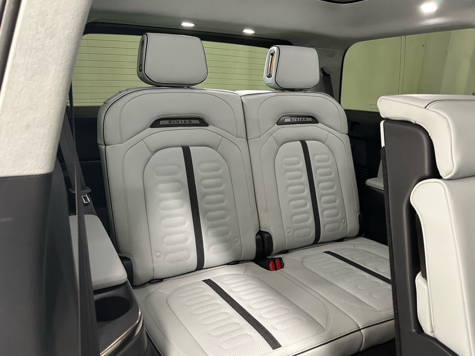 Used 2024 Rivian R1S Adventure Dual AWD/4WD image 23