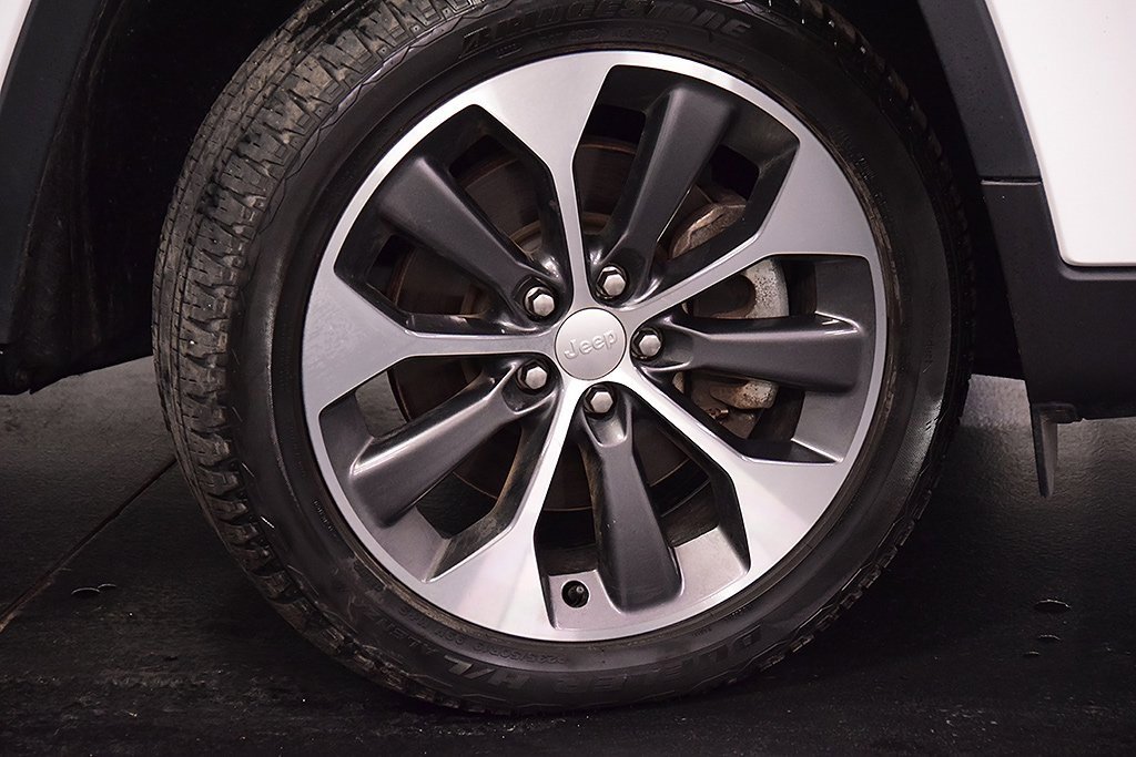 Used 2022 Jeep Cherokee Limited w/ Elite Package image 10