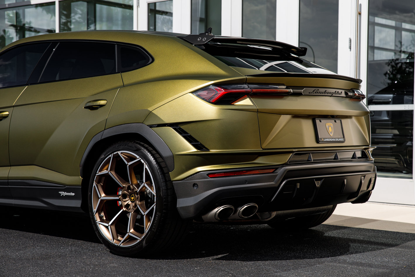 Used 2024 Lamborghini Urus Performante AWD/4WD image 16