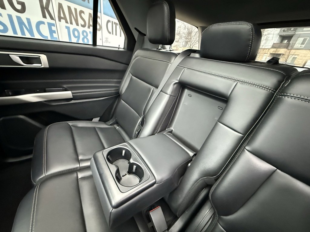 Used 2024 Ford Explorer XLT w/ Equipment Group 202A image 32