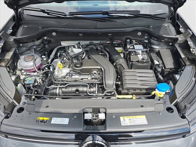 New 2025 Volkswagen Taos SE image 17