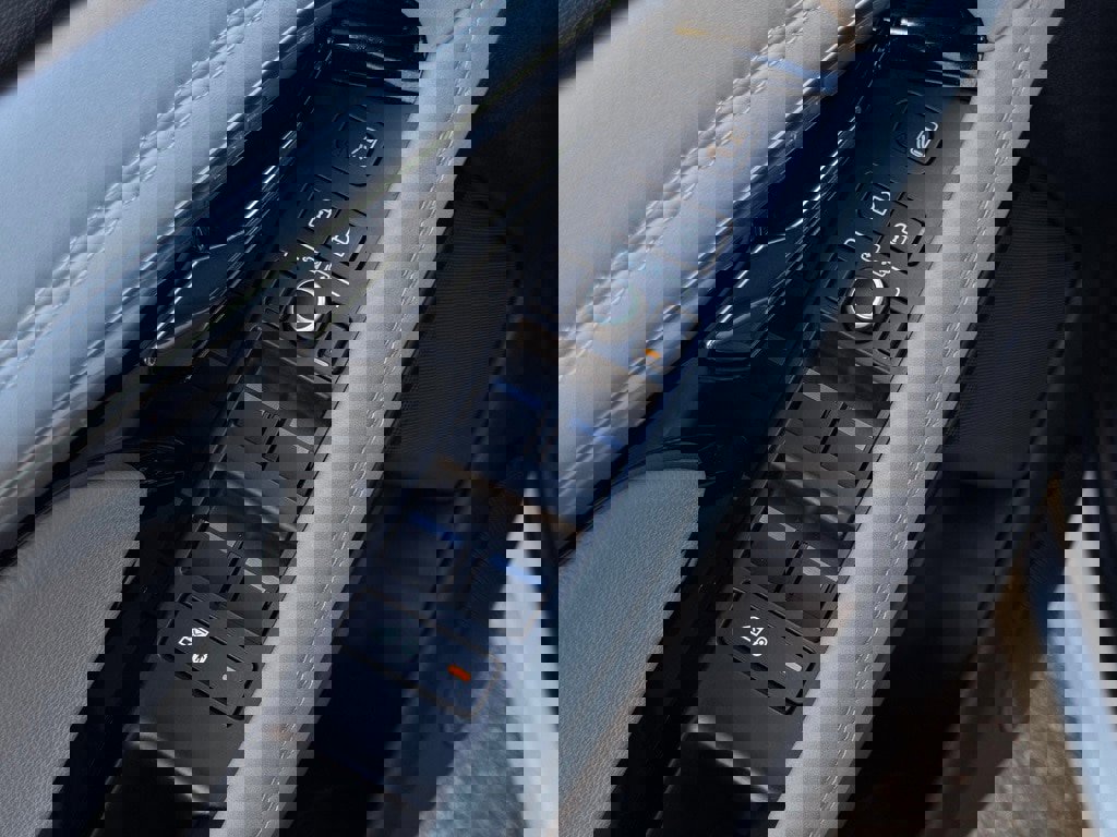 Used 2022 Land Rover Range Rover Evoque R-Dynamic SE image 30