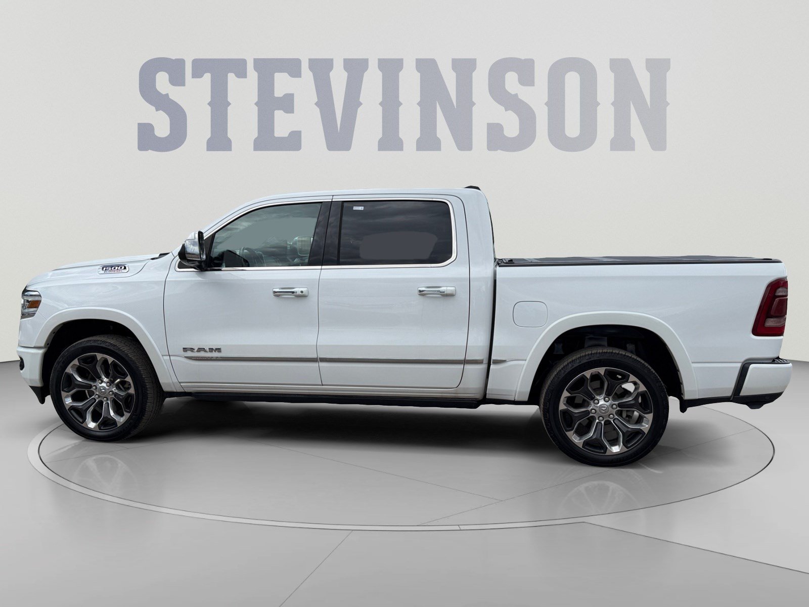 Used 2021 RAM 1500 Limited AWD/4WD image 2