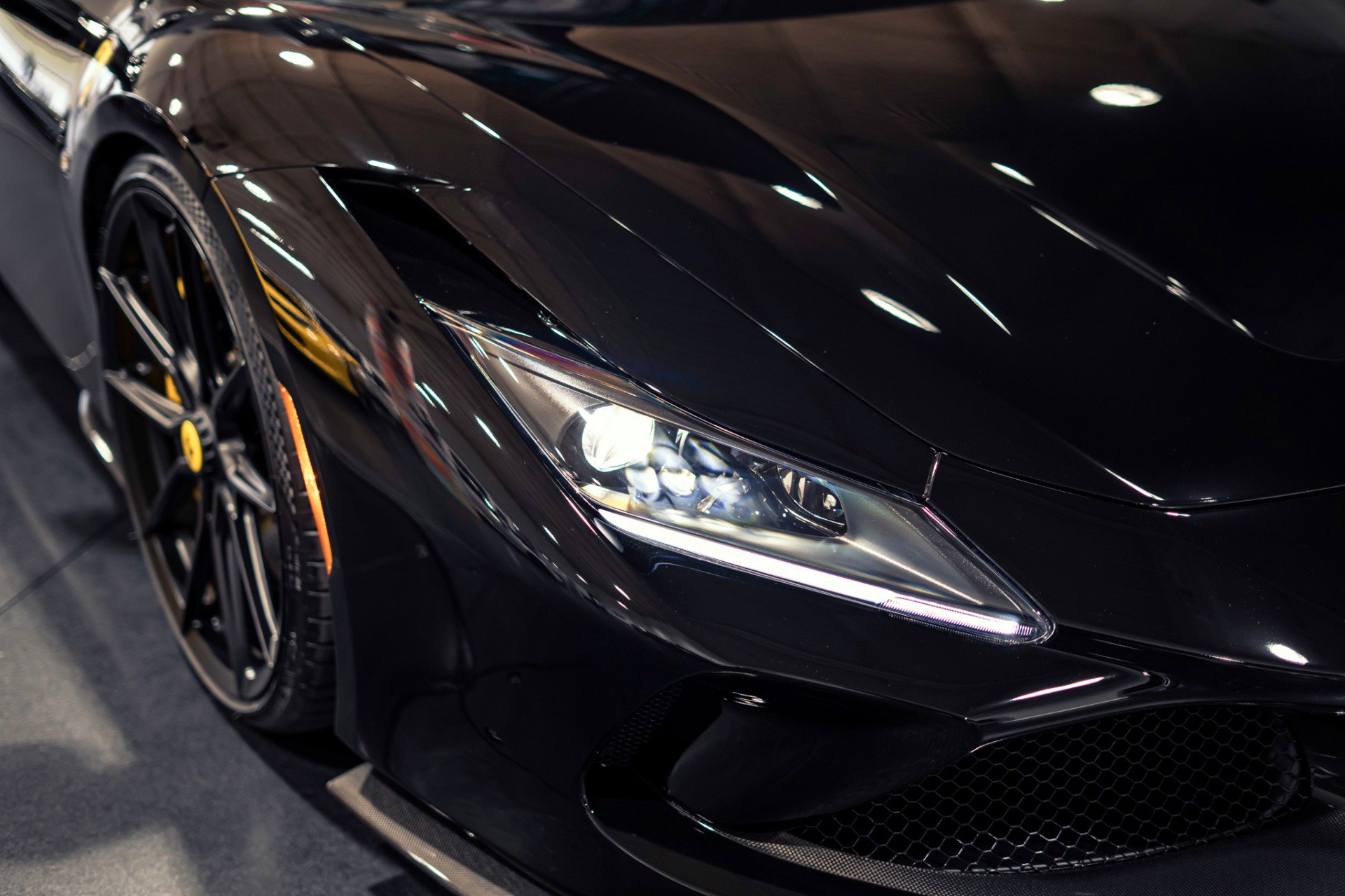 Used 2023 Ferrari F8 Tributo RWD image 35
