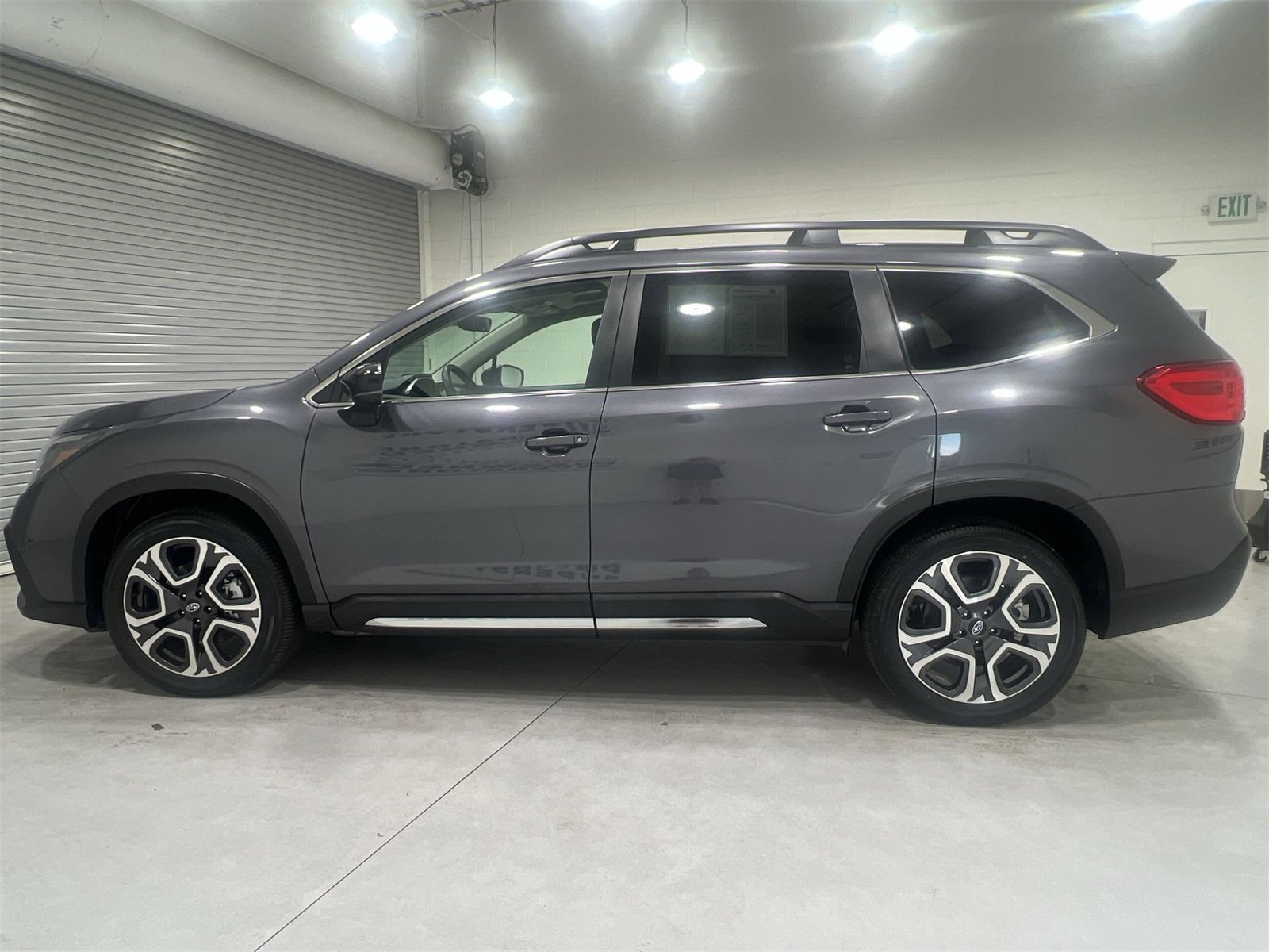 Certified 2024 Subaru Ascent Limited w/ Technology Package image 5