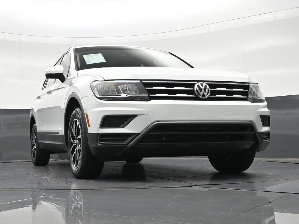 Used 2021 Volkswagen Tiguan SE w/ Panoramic Sunroof Package image 30
