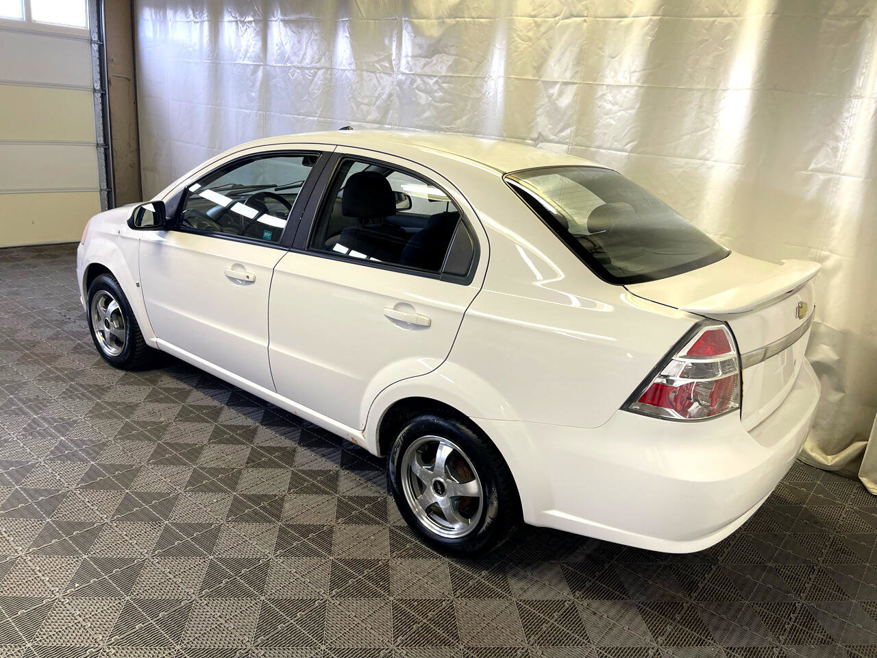 Used 2009 Chevrolet Aveo LT w/ Power and Convenience Package image 4