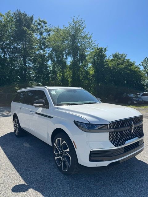 New 2026 Lincoln Navigator L Reserve AWD/4WD image 3