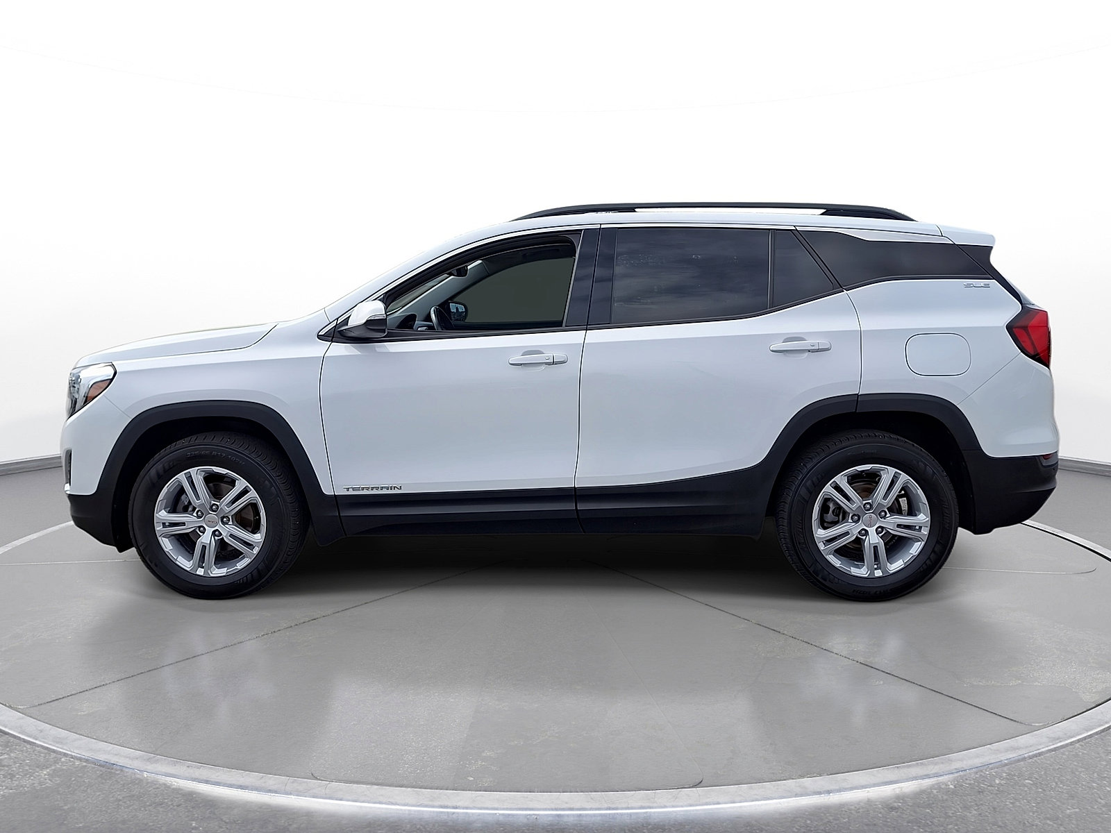 Used 2018 GMC Terrain SLE w/ GMC Pro Grade Package AWD/4WD image 5