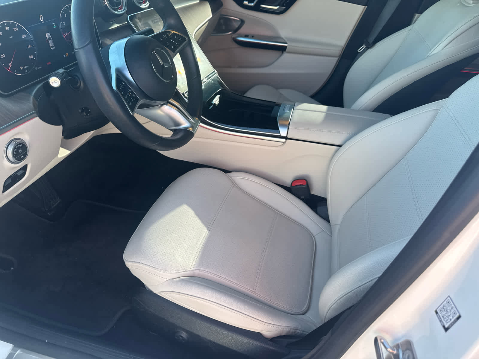 Used 2025 Mercedes-Benz C 300 Sedan image 13