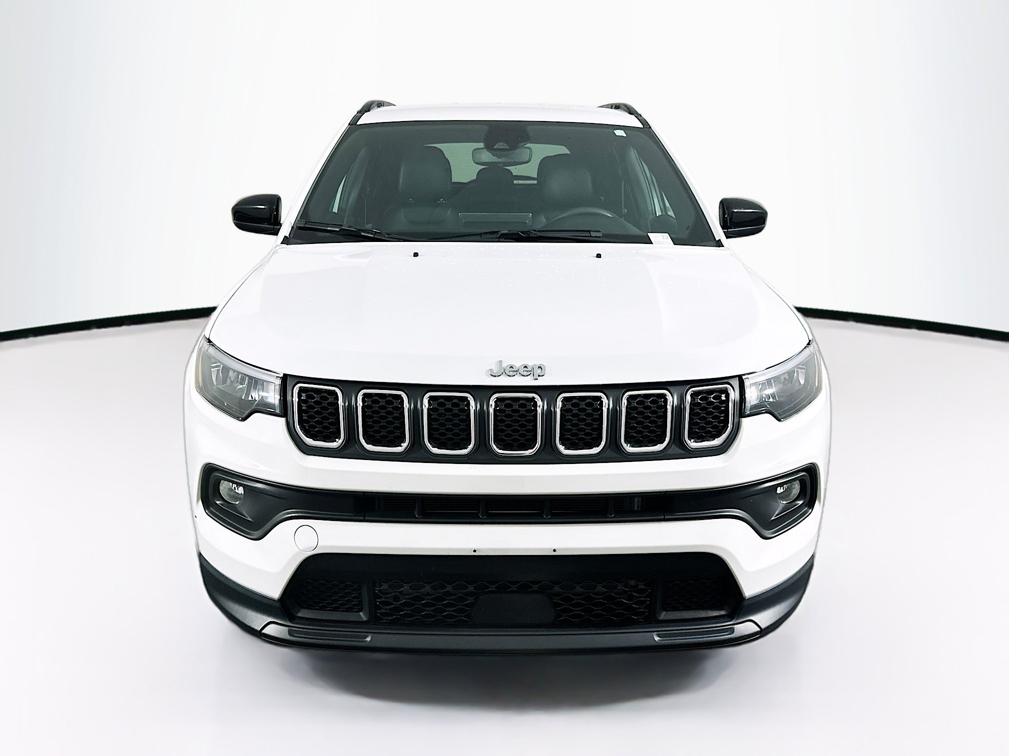 Used 2024 Jeep Compass Latitude AWD/4WD image 2